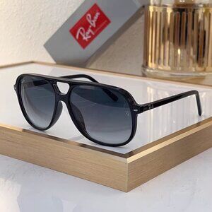 Ray-Ban Aviator Sunglasses Black Frame Gradient Gray Lens